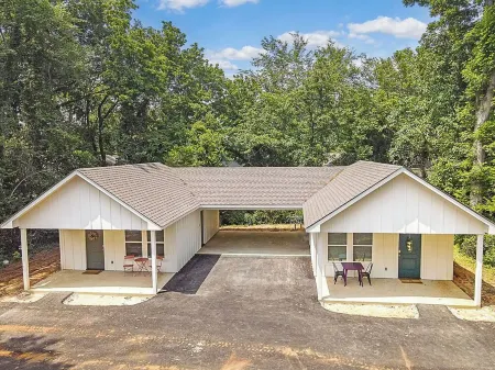Peacock Cottage/3 blks to downtown Nac/King Bed/WiFi/Covered Parking