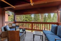 Walk to Lake, Dining+Shops 5Mins to Ski Resort Incline Paradise by Avantstay