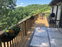 Great retreat!  Close to lake and marina