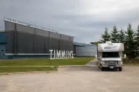 Holiday Inn Express & Suites TIMMINS by IHG - Bãi đậu xe
