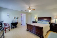 Bright Titusville Retreat w/ Lanai - Wfh Friendly!