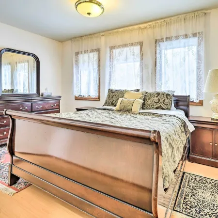 Hot Tub + Deck: Pet-Friendly Poconos Getaway!
