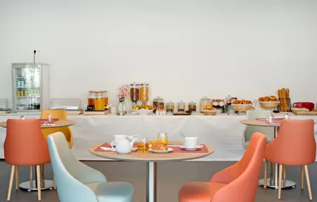 Villa Thermae Nancy Отели рядом с достопримечательностью «Basilique Notre-Dame-de-Lourdes»