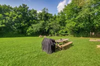 1/2 Mi to Fort Campbell: 'State Line Retreat' - Pet friendly