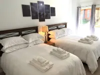 LAKESHORE VILLAS BEACH COWBOY VILLA โรงแรมในโอโซยูซ