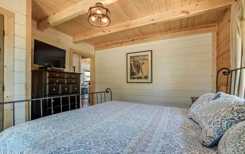 Beautiful mountain top cabin with the best 180º view in Tellico Plains!