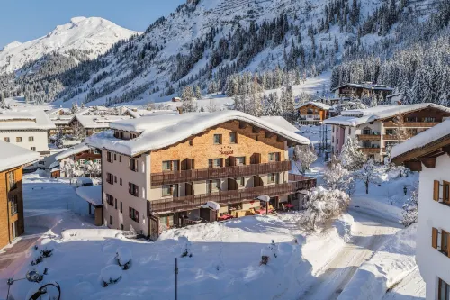 Hotel Appartement Roggal Hotels in Lech