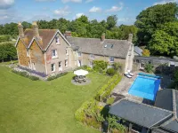 Overtown Manor Bed and Breakfast - Pools