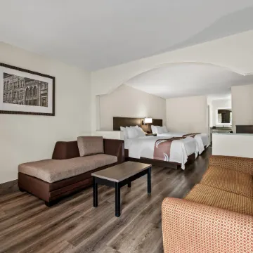 Quality Inn & Suites Near Robins Air Force Base