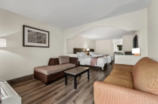 Quality Inn & Suites Near Robins Air Force Base Hotels in Warner Robins