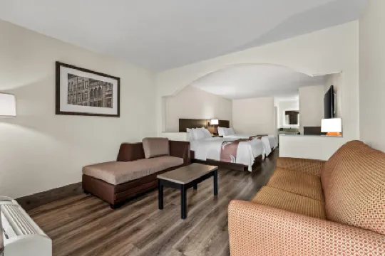 Quality Inn & Suites Near Robins Air Force Base