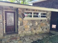 3-bedroom house in charming White with WiFi and AC. Lakefront lake Allatoona