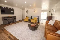 Entire House Between Zion & Bryce w/ Hot Tub!