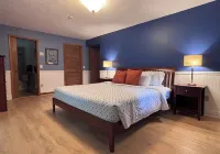 Rock Ridge Base Camp @ DuPont - 6.5 Acres, Sleeps 5, Ride from the House Hotels in Crab Creek