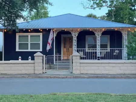 The Cottage at Kings Ferry Cottage - The Place to Be!