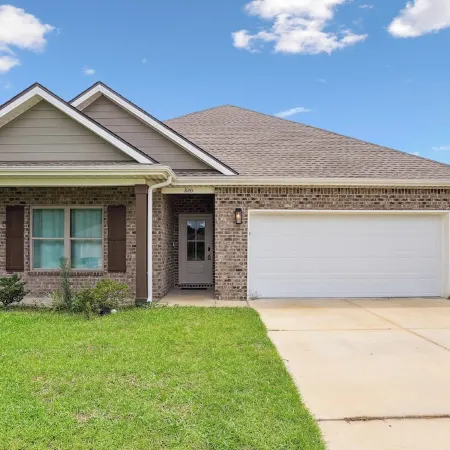 Hearth & Haven  4BR w/ Game Room + Fire Pit Walk to Foley Sports Complex