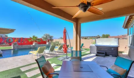 Private Swim Up Oasis, Hot Tub, Game Room, 100” TV