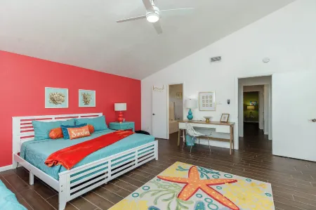 Stylish 3 Bedroom Pool Pets Sleeps 10