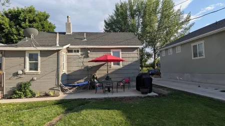 Quaint Murray Home in central valley, near mountains  & IMC Hospital