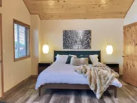 Pet Friendly cabin w/ fireplace and mountain views