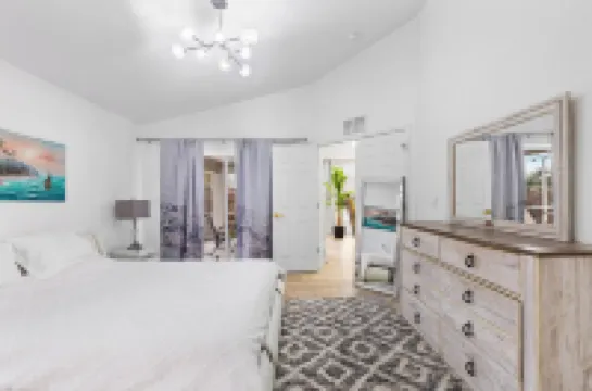 Escape to Florida Luxury – Lake View Pool Home in Lutz!