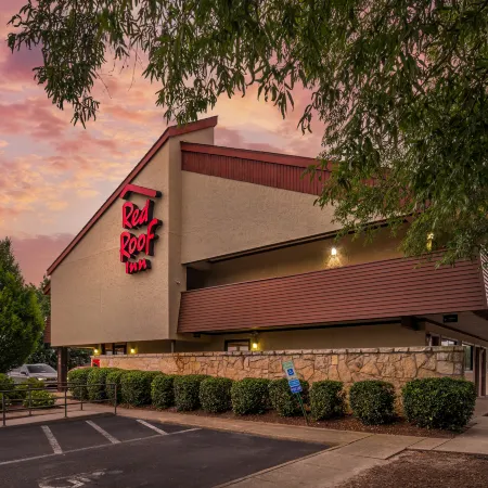 Red Roof Inn Virginia Beach Отели рядом с достопримечательностью «Регентский университет»