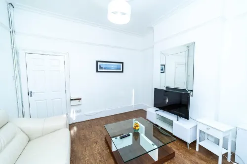 Luxury Leicester Retreat with 6 Bedrooms