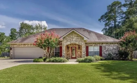 House near casinos and Prien lake park with a guest house Отели в г. Приен