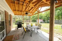 Private Saltwater Pool, No Stairs, Sleeps 8, Bunk Bed, Games, Gym, Near Beaches!
