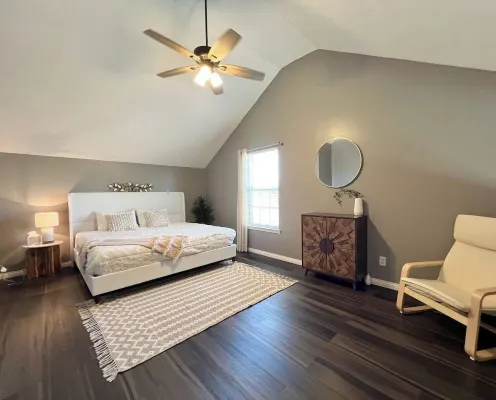 Charming 3-bedroom house with king bed  , pet friendly