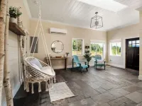Charming Farmhouse Amazing View of Mt. Rainier - Family Friendly + Game Barn