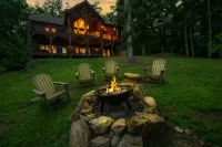 Hot Tub and Pool Table - Stunning Mountain Retreat Hotels near Expedition Bigfoot Adventure Outpost