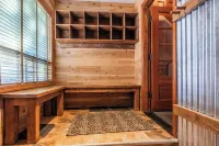 Slopeside Retreat at Mammoth Mountain, Ski-in\Ski-out at Canyon Lodge