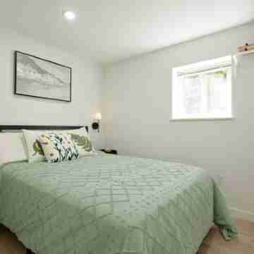 Mount Pleasant Garden Oasis - Two Bedrooms with Two Full Bathrooms Rooms