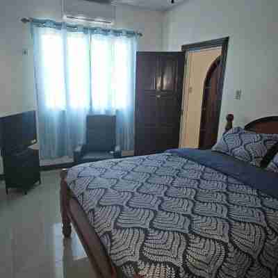 Charming Modern House In Residential Providence Hot-W/Wi-Fi/AC, Live/Secure Cam Rooms