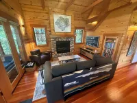 Charming Waterfront Cabin in McKenzie Bridge with WiFi, AC
