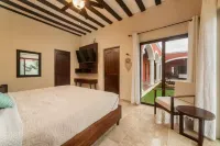3-bedroom villa in charming Tesoco with AC, WiFi. Relax and unwind Hotel a 
