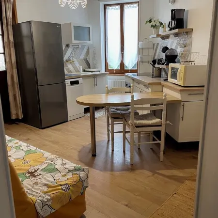 In the heart of St Florent apartment le Colombier with small courtyard 10 mn from A71
