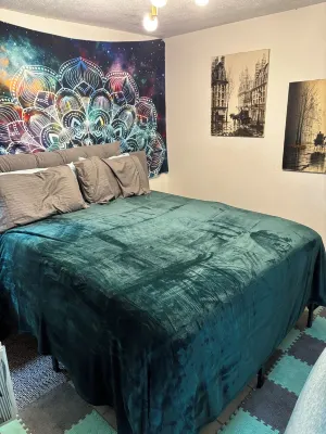 Cozy 1-bedroom guest house with WiFi, AC one mile to the beach! Walk to downtown