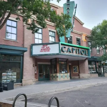 Cozy Eagle Ranch retreat walk to everything