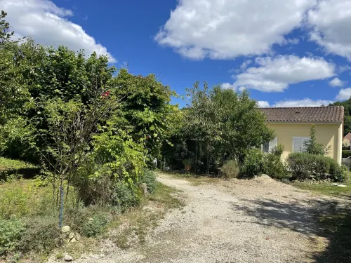 At the foot of Lascaux Hotels in Montignac