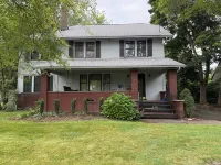 The Wright House, A Stunning, BIG, 4-Bedroom in Warren, Century Home Restored! Hotels in Warren