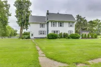 Fire Pits, Views & Yard: Luxe Mt Horeb Getaway! - Homestays