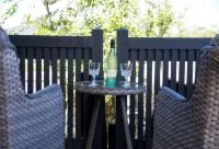 Bellarine getaway close to the beach, deck, BBQ, WiFi. Pet friendly Hotel di Curlewis