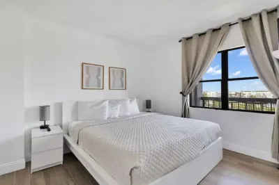 INTERNATIONAL dr/UNIVERSAL 2 BEDROOMS KING SUITE with free parking Hotels near Vista Cay Rentals
