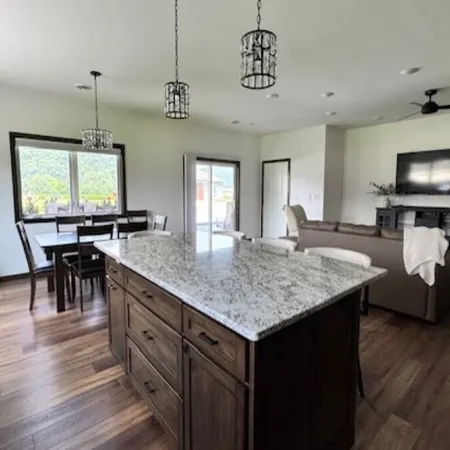 River Bluff Getaway – Main   1BR/1BA Modern Unit Near Mississippi River