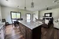 River Bluff Getaway – Main   1BR/1BA Modern Unit Near Mississippi River