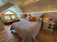 Charming Vintage Retreat in the Heart of Anaconda.