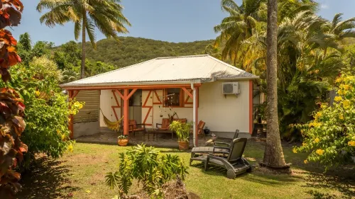 Gîte Alpinia 4/6 pers in the residence Les Jardins de Pointe Noire, swimming pool Hotels in Pointe-Noire