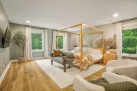2 Mins to Slopes: HotTub, Game Room, Family & Pets, 3 King Beds